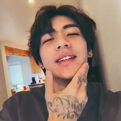 NOT REAL 𝗡𝗢𝗧 𝗥𝗘𝗔𝗟 ˖ 𝟏𝟗𝟗𝟎 ┅━ A handsome man with tattoo in his muscles that makes all the awe with his face and voice #𝗕AROM ┅━ @jeyninie's hubby