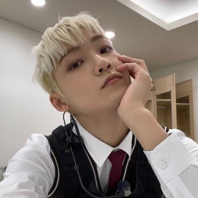kalo aku gak reply dm disini coba dm ke @shyinazugawa aja ya, thank you!