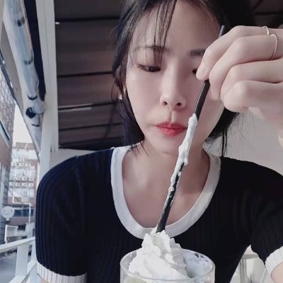 nana64094128's profile picture. To love is to find someone who can bear hardships together, not someone to enjoy together; find someone who can bear together, not escape together; find someone