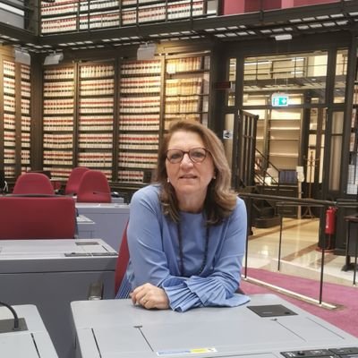 PortaVoce del MoVimento 5 Stelle eletta alla Camera dei Deputati.