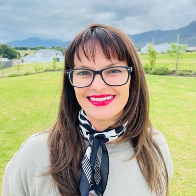 LindyMoll6's profile picture. Stay-at-home mom 🌸 | Outdoors + cycling 🚴‍♀️ | Digital Entrepreneur ✨ Writer 🎨 | Building an online business 💻 Your Digital Throne