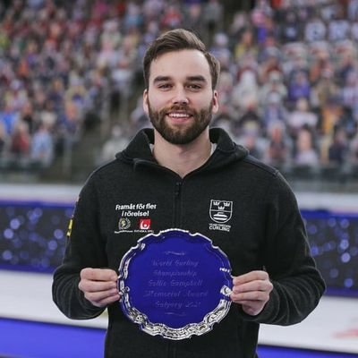 Oggelit's profile picture. Third for @teamniklasedin