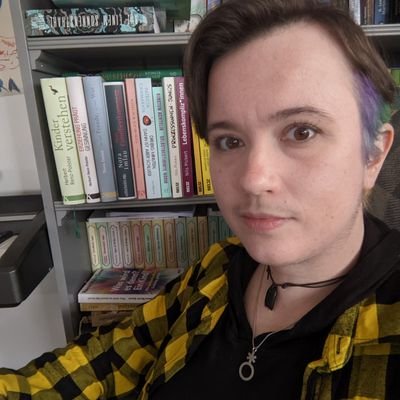 πnary lesbian (en: they/them, ger: sier/sien), polyam, white, autistic, 3kids, author, #geschlechtsoffeneErziehung, #queErziehung
@zesyra@chaos.social