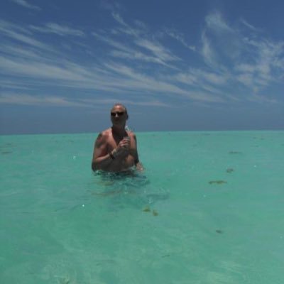 NicoWurzer's profile picture. 🇳🇱🇿🇦🇳🇱 zwartgallig sarcasme is geen cynisme. Geen ruimte of geduld voor antisemitisme en dit levert dan ook een enkeltje naar de blokkendoos op.