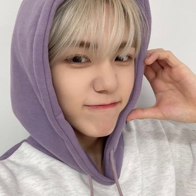 一番可愛いのは // cuteness herself appeared to us in human form and with the name ahn seongmin. 🍥 bunny = seongmin !