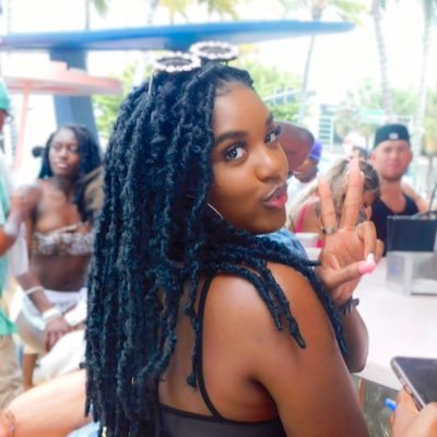 UA Alumna. тωєиту ρєαяℓѕ. 1-800-273-TALK or 988. May all your pain be champagne