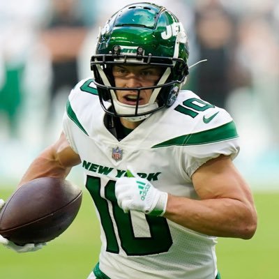 Hey everyone here my twitter for the New York jets team and we get Braxton berrieos back to the jets for the 2022 season this year with a 12 million dollar deal