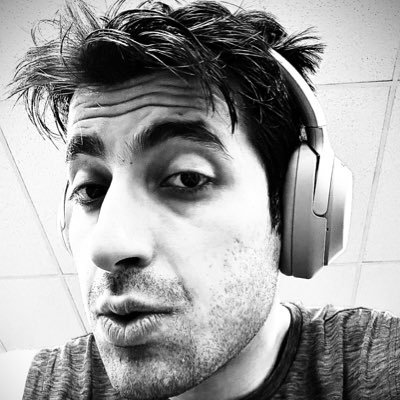 puoya_tabaghi's profile picture. vivre sa vie.