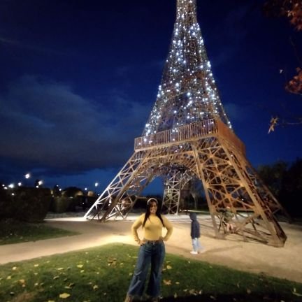 nia_leon's profile picture. La felicidad no esta en las cosas externa, busca en tu corazon y Dios dara las respuestas