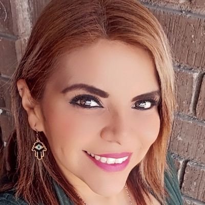 Comunicóloga, amante de la música y fiel soñadora.