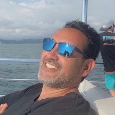 Emprendedor, amante de la música de cantautor, especialista en estudios de Mercado en el sureste de México y medio desmadroso!