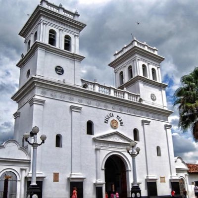 Patrimonio histórico cultural, de calles blancas y arquitectura española, calles empedradas y excelente destino de turismo colonial