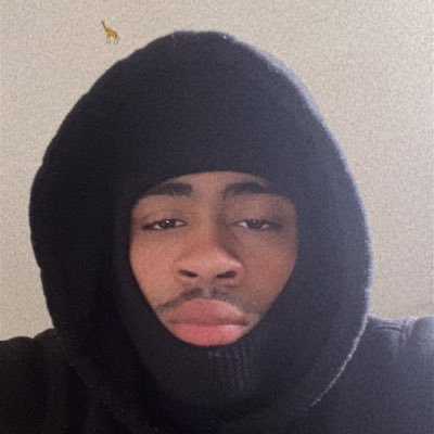 CarlSlimeyyy's profile picture. 🖤