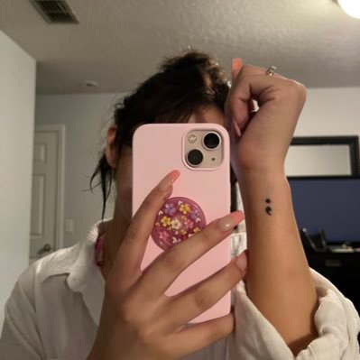 stephmrojas's profile picture. 