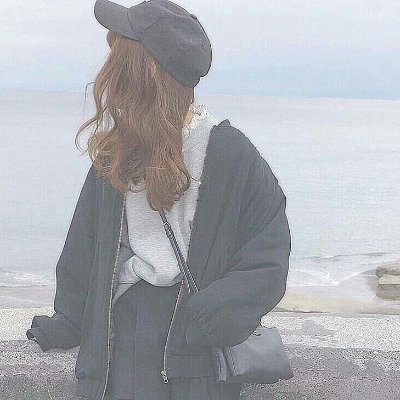 ビンボー育ちなのでいつもイジメられていました😣⇒ブラックすぎて適応障害になり退職⇒工場で働く⇒現状を変えたいと思い、ネットビジネス開始⇒月収100万円を3ヵ月で達成💓