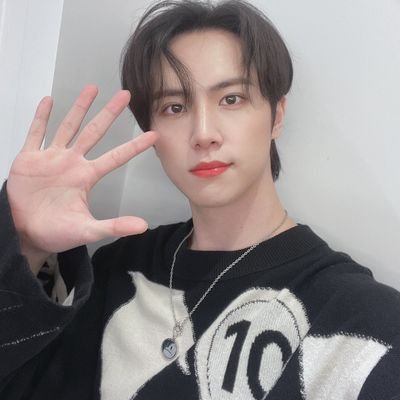 yechanfv's profile picture. ㅤㅤ       ⠀ 𝗐𝖾𝗂   !    ꒟    𝟲    %    𝗹𝗈v.