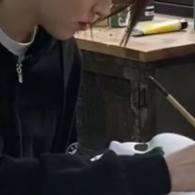 aweirdoiris's profile picture. ⚯ เบ็ดเตล็ด / คนที่ไม่ใฝ่เรียนและนักเขียนที่ไม่เอาไหน