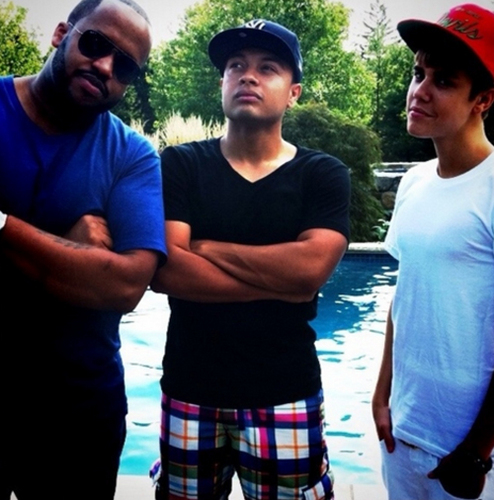 fakejaybiebz's profile picture. My pinky ring a V8, I filled it with carrots.