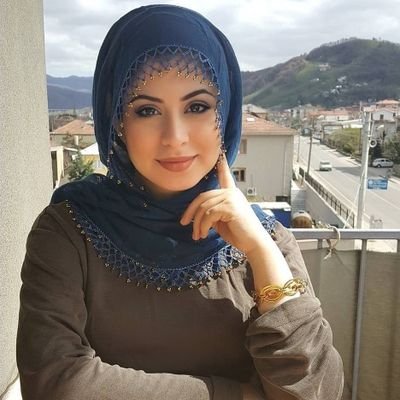 hdeelalhwytat2's profile picture. دلة أهل المفارق كل ساعة تفوح
بين جمرة عذول وبين كلمة خوي
ٰ
كل حاجة مـع الأيـام يمكن تروح
غير حـبٍ تربع فـي ضلوع بدويه

..
حسابي الاصلي hdeelalhwytat1