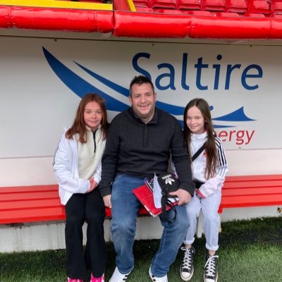 Simmie271's profile picture. 