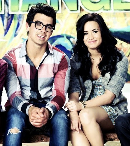 Ama @jonasbrothers @ddlovato ?? Então está no lugar certo. Eles não fazem uma banda , mais fazem um Mundo , o Mundo Jonato Brasil ♪♫  Since: 09/12/10