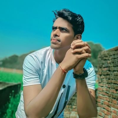 माँ की पुरानी आँचल का टुकड़ा भी व्यर्थ नही गया जब उस टुकड़े को मैना के घोंसले में पाया।