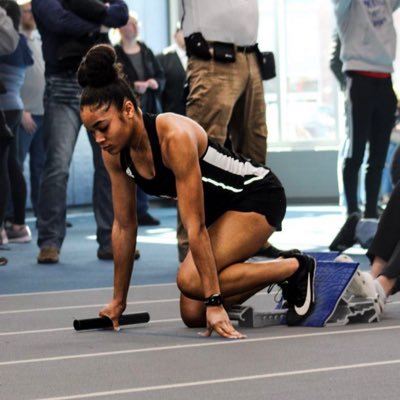Track and field Captain🏃🏽♀️🏆 UT Senior🖤🧡 Long jump 15’8, 100m 12.7, 200m 26.8, 100relay sectionals campion, 200relay state qualifier🥇