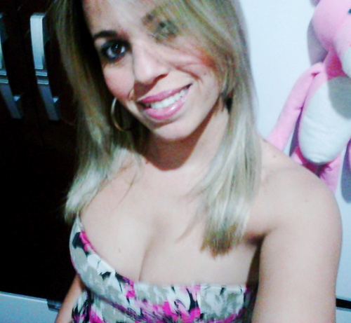 Jacque_loira's profile picture. Aprendi que não posso desistir mesmo quando tudo esta desabando, porque nada que vale a pena, vem fácil.