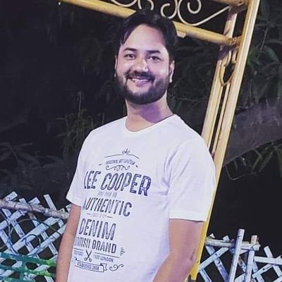 Ashishshuklaa06's profile picture. हम गोरखपुर वालों में मैं नही होता , इसलिये हम खुद को हम कहकर सम्बोधित करते है !!!