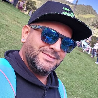 elserfaty's profile picture. OPOSITOR = Persona que se opone a otra persona