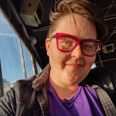 queer polyamorous poet. fat bitch. producer of Slutty Poems Night.
32 she/her