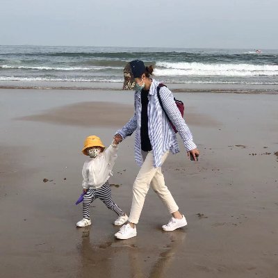 ZoieYiyi's profile picture. A happier life, a brighter future.