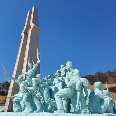 ...악은 무례하고 강하며, 선은 쉽사리 약해지고, 사악함이 승리하고, 멍청한 자들이 큰 자리를 차지하고, 지각 있는 자들은 작은 곳에 머무르며, 인류는 대체로 불행하다... (헨리 제임스)
