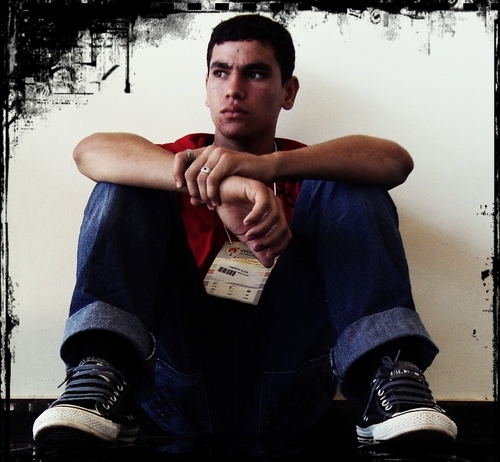 Sou divertido, descontraido, gosto de sair com amigos , conversar,