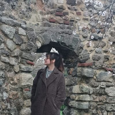 London. NQP Speech and Language Therapist
Instagram: @poppylmarshall.
