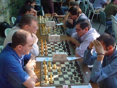 Il circolo scacchistico genovese Luigi Centurini ha sede in via Ruspoli 5A, presso il CRAL Amt. Sorto nel 1893, è il più glorioso circolo ligure.