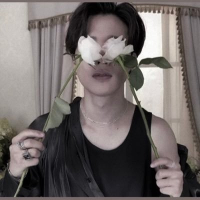 | Io volevo sapere solo i loro nomi | she / her | bisexual | 20 years old |