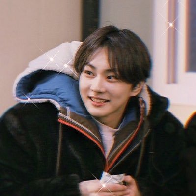 hiii, if u’re struggling and have no one to talk to my dms are always open❣️