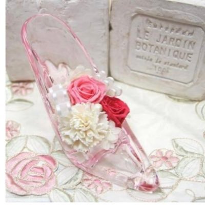 プリザーブドフラワー通販専門店【フローラルスリール】です❣️結婚記念日やお誕生日などのプレゼントやギフトとしてもご好評いただいてます🎁お手入れ不要で永遠に枯れないお花です🌹オーダーや発送日など柔軟に対応可能ですのでお気軽にお問い合わせください🌹✨まずはHPをチェック🔍👈