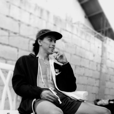 kuya_lharzz's profile picture. lhrzn💯