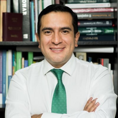 Emprendedor, abogado consultor CEO de https://t.co/hyVtss5CHh Energías Limpias https://t.co/NQgWEtRn8p RpteXBta🏛#LasCosasPorSuNombre #SiEsPosible