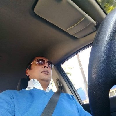 Solía tuitear como @esqchalo y @esqchalocom pero la 4T me chingó la rodilla (me silenciaron). Tweets a modo personal y también hablo de telecomunicaciones.