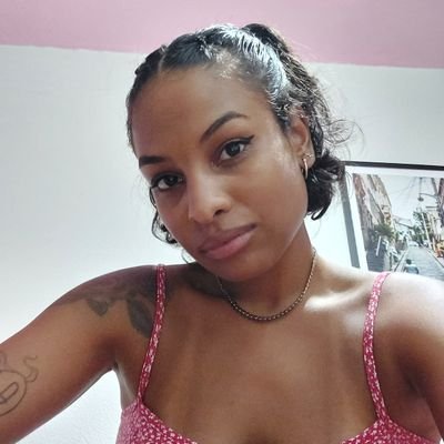 marisjuana's profile picture. música pop e conflito de classes