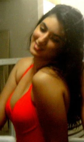 Pernambucana,
Xata,divertida,amo meu amigos..
tenho 15 anos,sou feliz,o que importa .