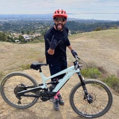 _ellibertario's profile picture. 