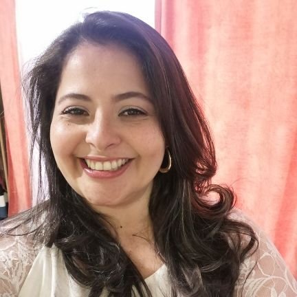 Profesional en Estudios  Políticos y Resolución de Conflictos. 
Ex Candidata a la Cámara por los Colombianos en el Exterior 
Feliz de vivir 🥳