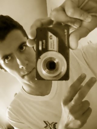 Gremista, Bipolar, Palhaço, Totalmente Social. MSN é carlos_mendes_94@hotmail.com
