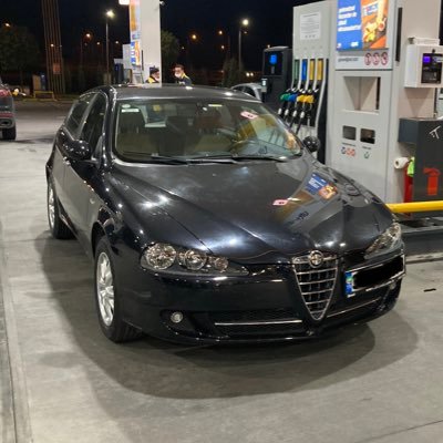 alfa_147MK2's profile picture. 4 tekeri ve direksiyonu olan her şeyi seviyorum.