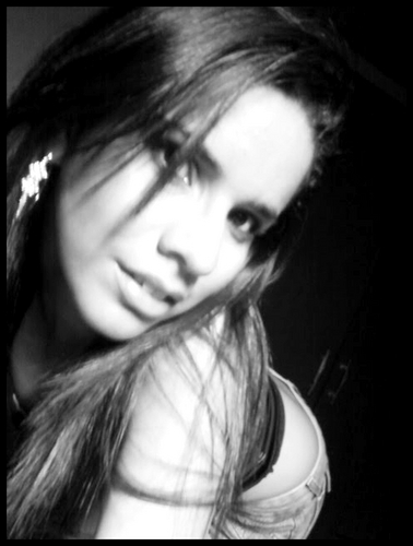 Sou muito mais que essas letras e palavra o que eu sinto e quem eu sou você só vai perceber quando olhar nos meus olhos, ou melhor, além deles... *-*