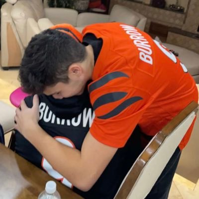 temur100's profile picture. 